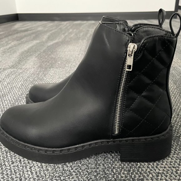 Truffle Collection Side Zip Ankle Boots With Quilting - Black - US 10 - NWOT - Picture 3 of 7